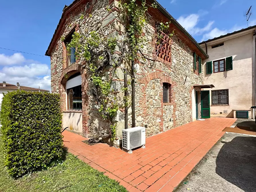 Immagine 44 di Rustico / casale in vendita  a Capannori