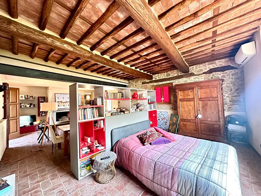 Immagine 29 di Rustico / casale in vendita  a Capannori