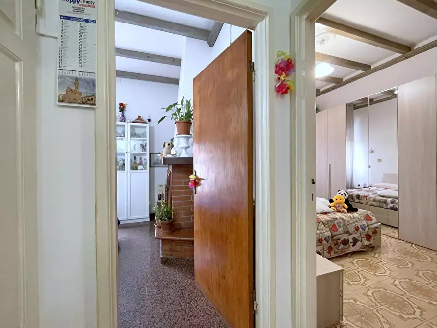 Immagine 2 di Appartamento in vendita  a Camaiore