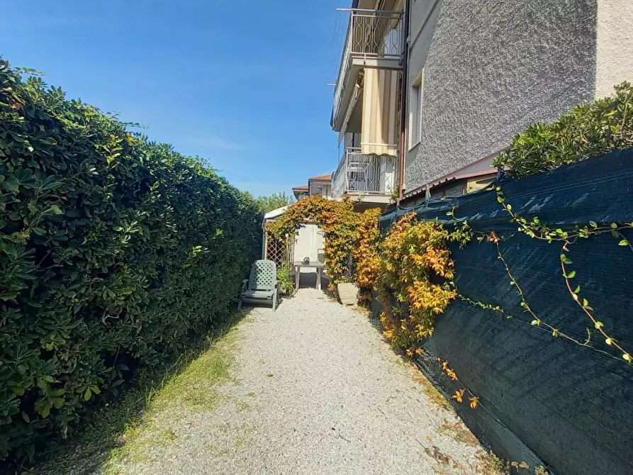 Immagine 7 di Appartamento in vendita  a Camaiore