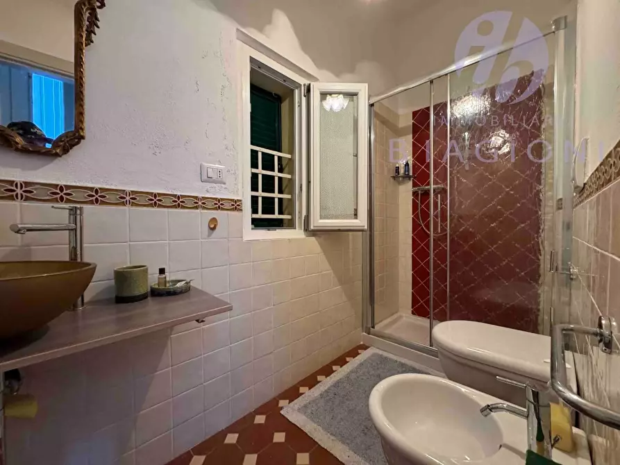 Immagine 9 di Villa in vendita  a Pietrasanta