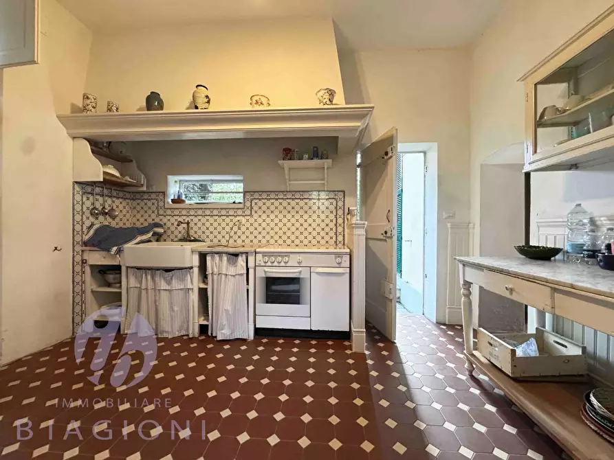 Immagine 11 di Villa in vendita  a Pietrasanta