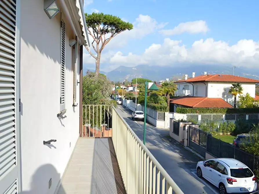 Immagine 17 di Appartamento in vendita  a Forte Dei Marmi