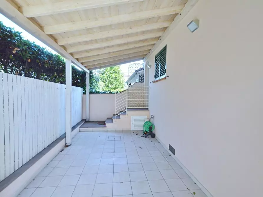 Immagine 18 di Appartamento in vendita  a Forte Dei Marmi