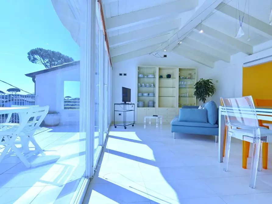Immagine 11 di Appartamento in vendita  a Forte Dei Marmi