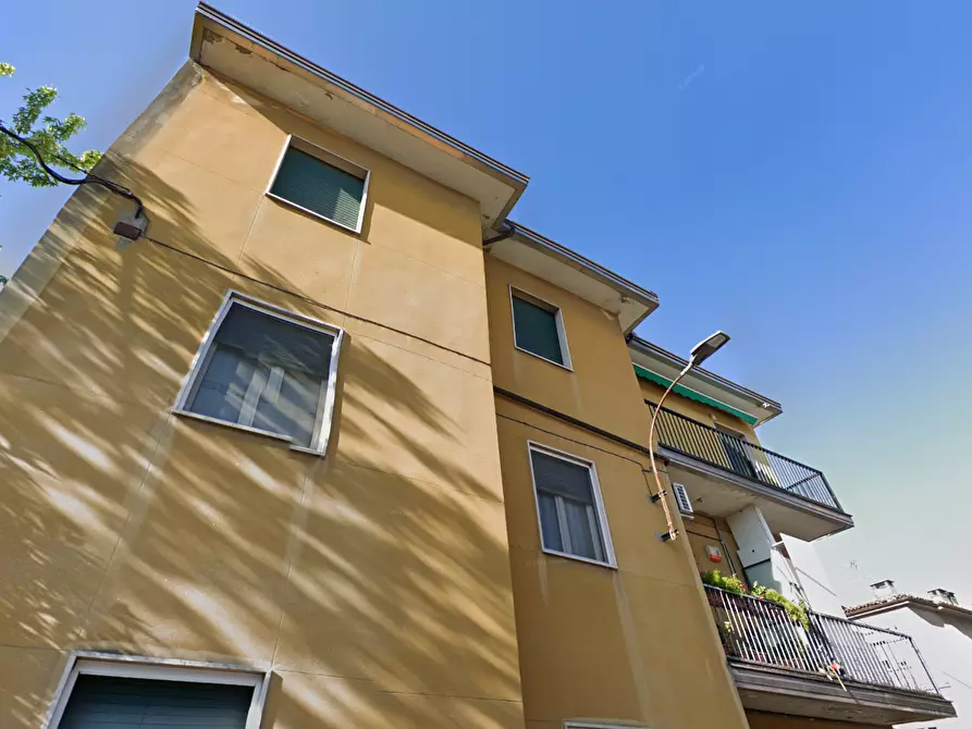 Immagine 1 di Appartamento in vendita  a Voghera