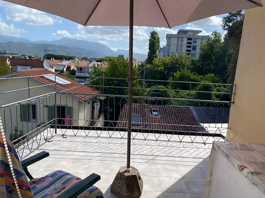 Immagine 5 di Appartamento in vendita  a Viareggio