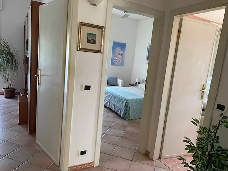 Immagine 11 di Appartamento in vendita  a Viareggio