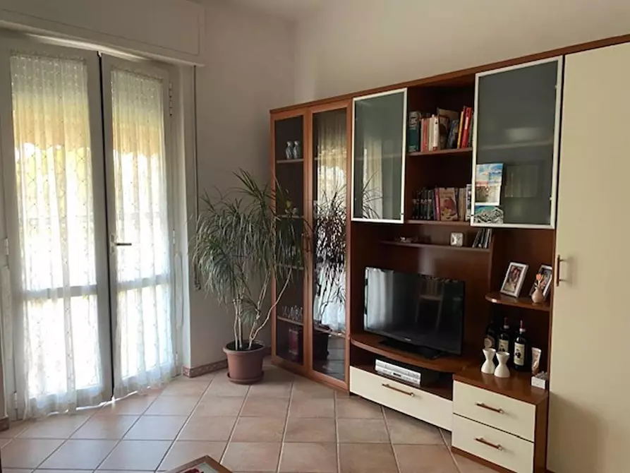 Immagine 3 di Appartamento in vendita  a Viareggio