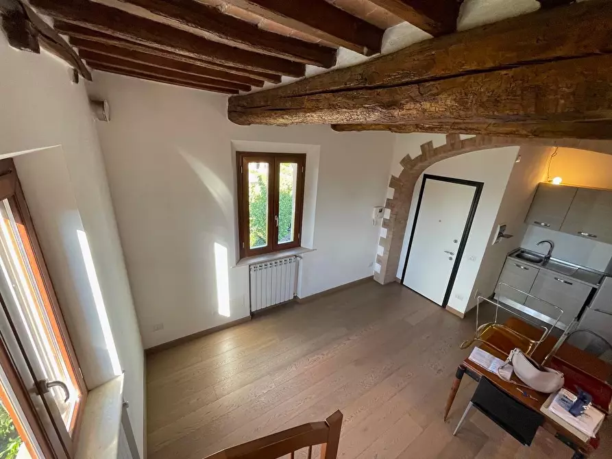 Immagine 1 di Appartamento in vendita  a Siena