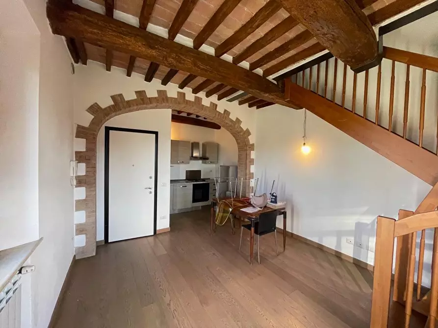 Immagine 4 di Appartamento in vendita  a Siena