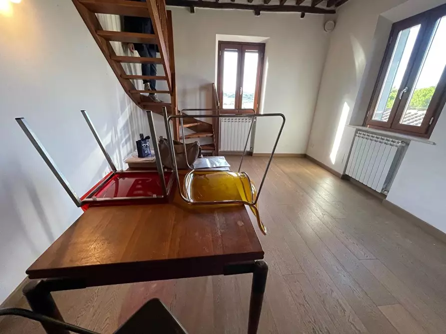 Immagine 8 di Appartamento in vendita  a Siena