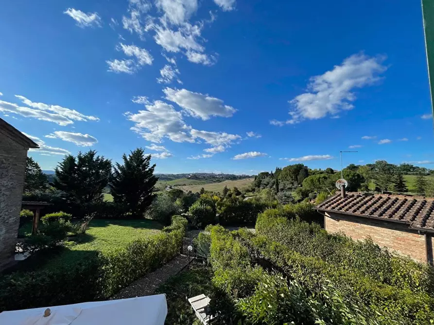 Immagine 3 di Appartamento in vendita  a Siena