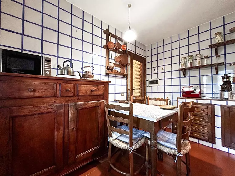 Immagine 9 di Casa bifamiliare in vendita  a Camaiore