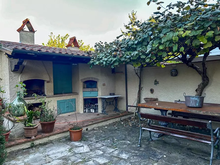 Immagine 4 di Casa bifamiliare in vendita  a Camaiore