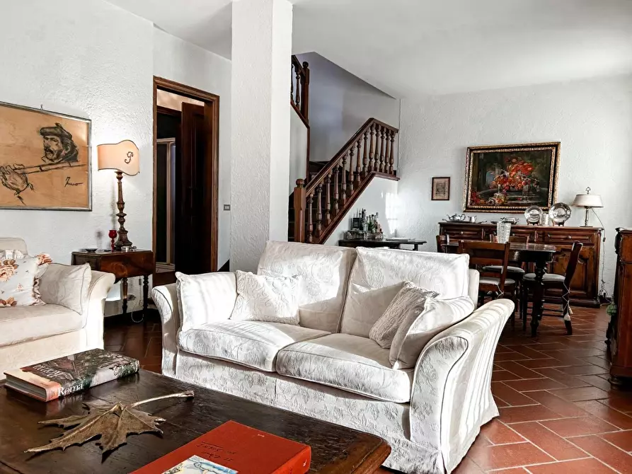 Immagine 6 di Casa bifamiliare in vendita  a Camaiore