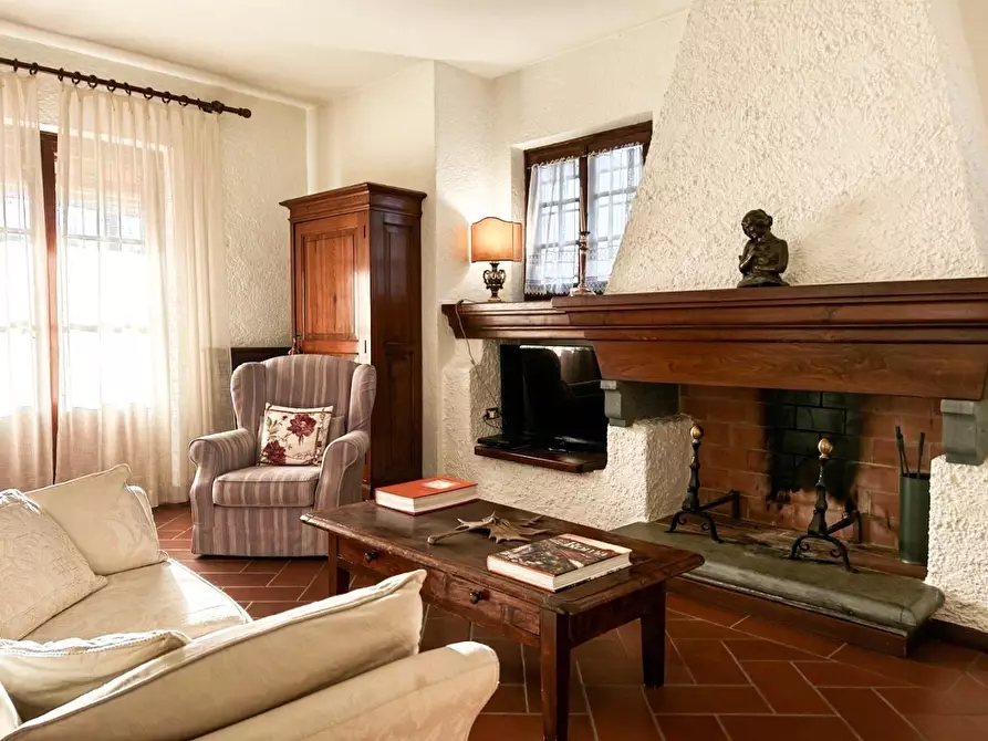 Immagine 5 di Casa bifamiliare in vendita  a Camaiore