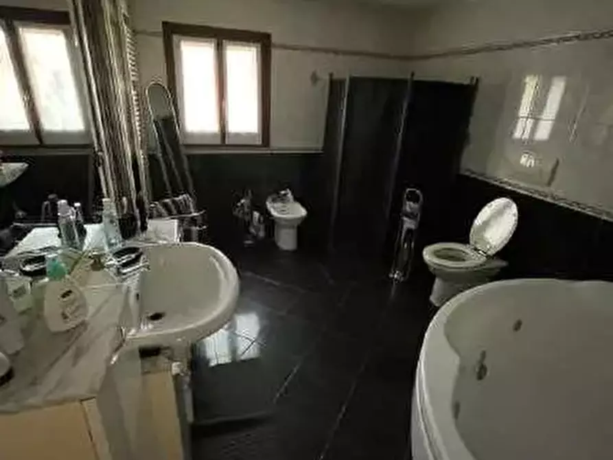 Immagine 19 di Appartamento in vendita  a Gassino Torinese