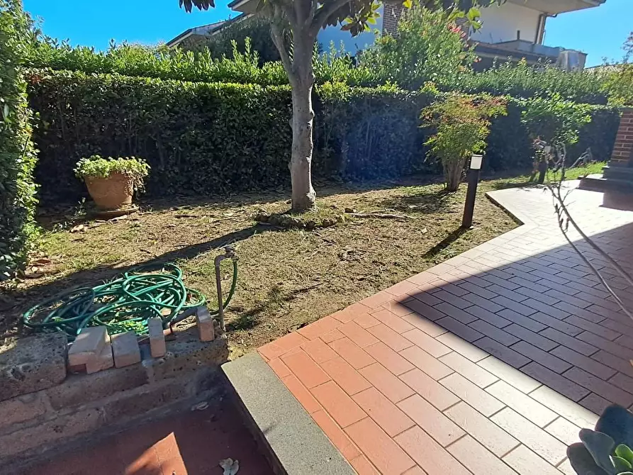 Immagine 2 di Casa bifamiliare in vendita  a Cecina