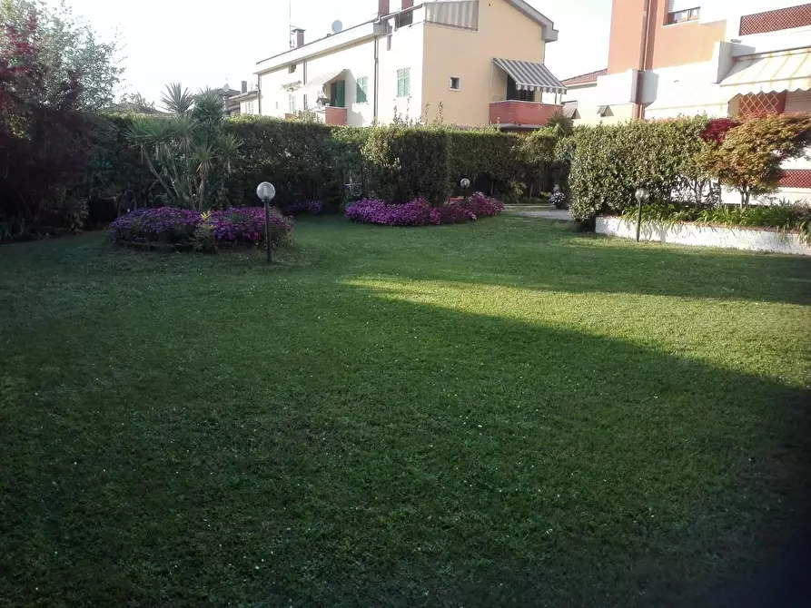 Immagine 1 di Appartamento in affitto  a Carrara