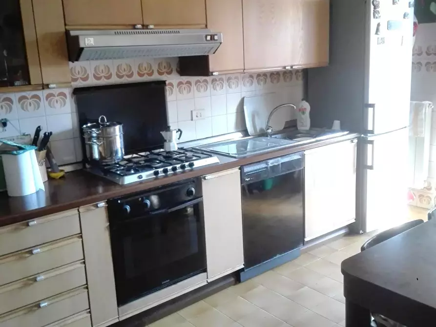 Immagine 3 di Appartamento in affitto  a Carrara