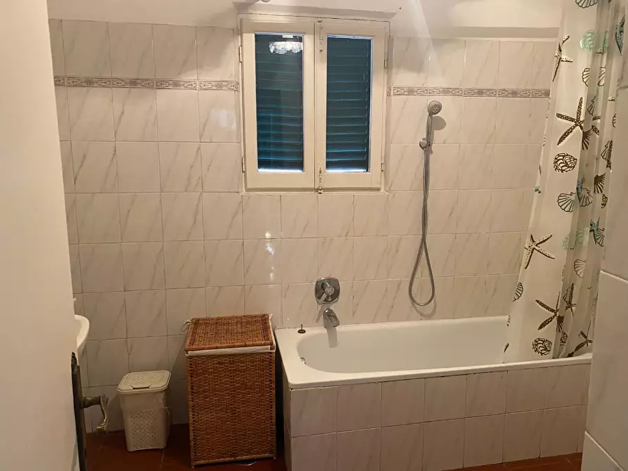 Immagine 13 di Villa in vendita  a Viareggio