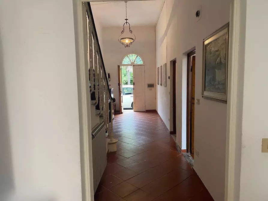 Immagine 8 di Villa in vendita  a Viareggio