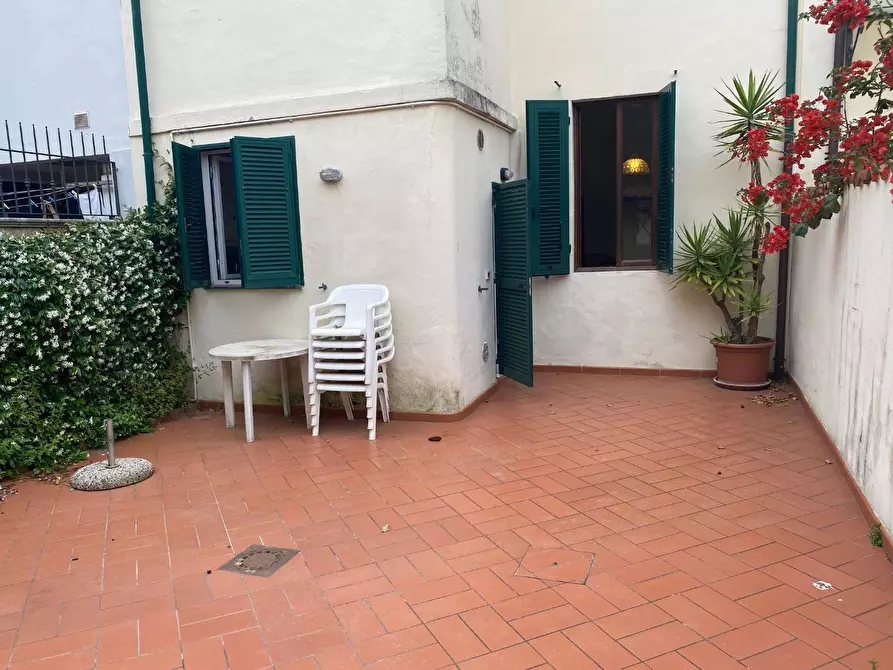 Immagine 3 di Villa in vendita  a Viareggio