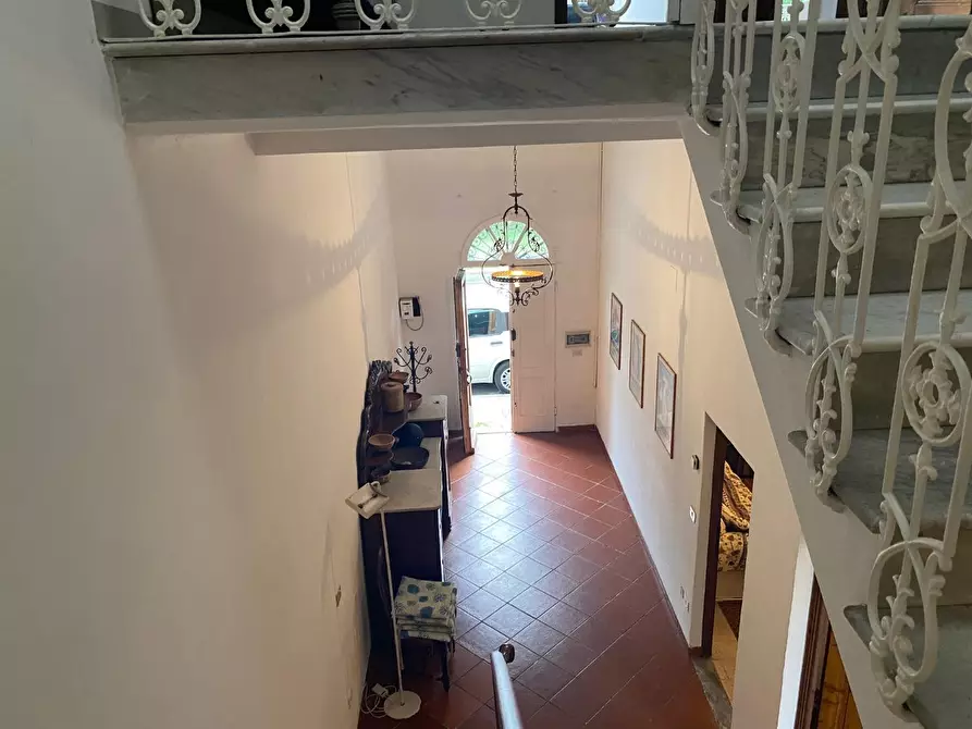 Immagine 12 di Villa in vendita  a Viareggio