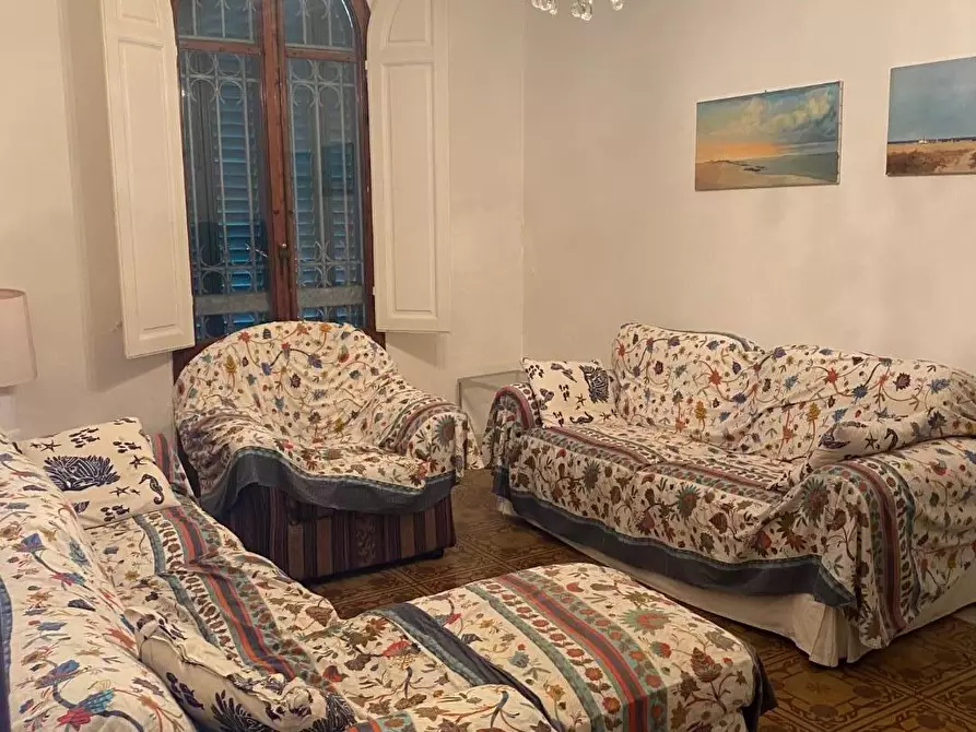 Immagine 11 di Villa in vendita  a Viareggio