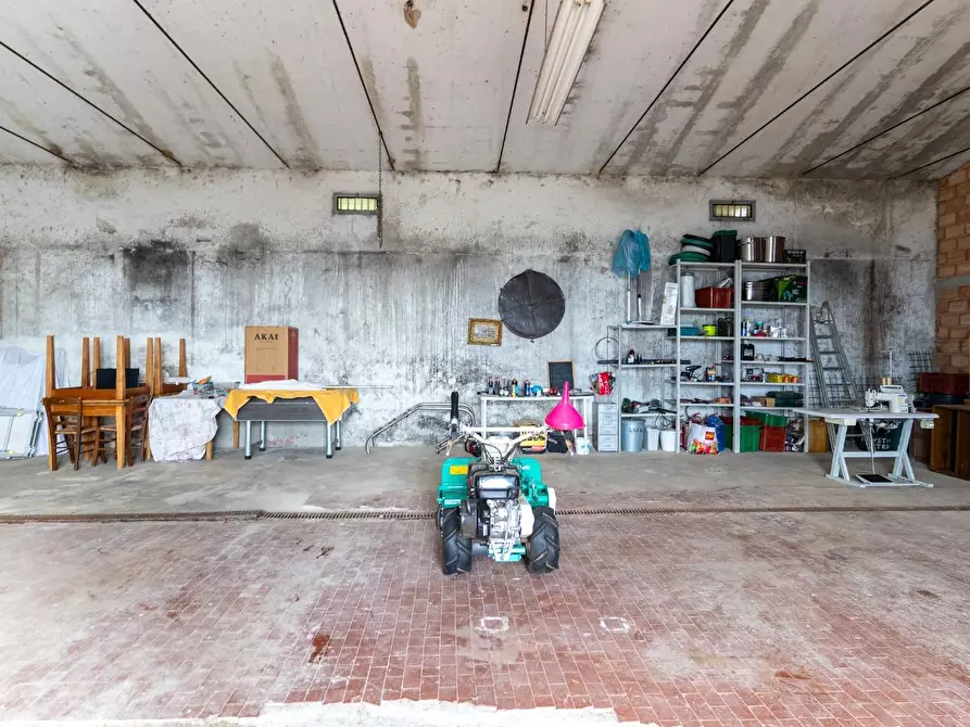 Immagine 52 di Porzione di casa in vendita  a Capraia E Limite