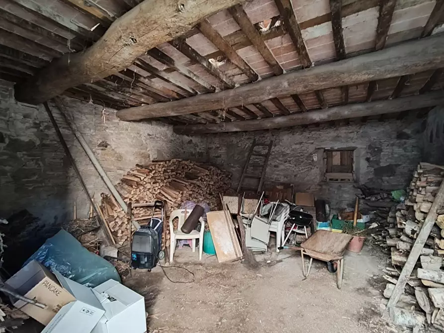 Immagine 7 di Deposito in vendita  a Lucca