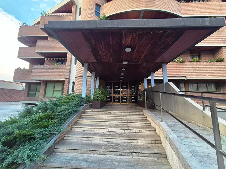 Immagine 1 di Appartamento in vendita  a Siena