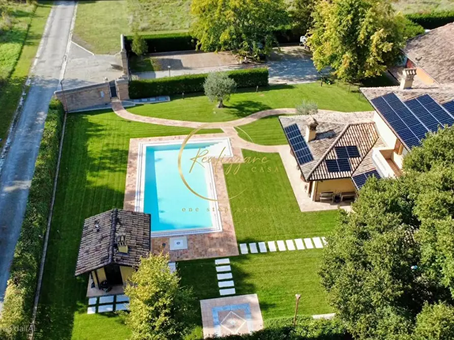 Immagine 3 di Villa in vendita  a Reggio Nell'emilia