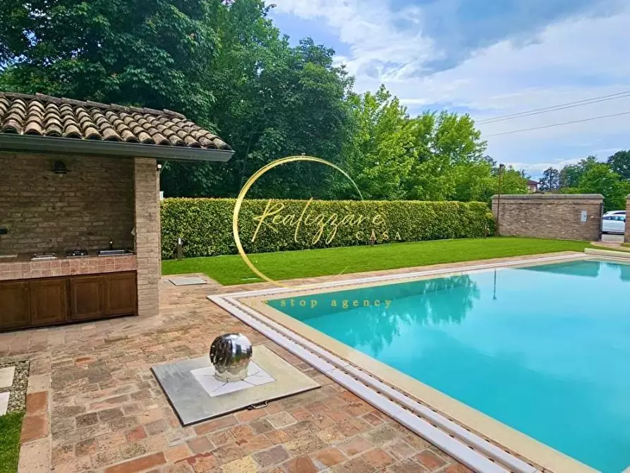 Immagine 13 di Villa in vendita  a Reggio Nell'emilia