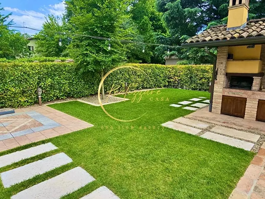 Immagine 14 di Villa in vendita  a Reggio Nell'emilia