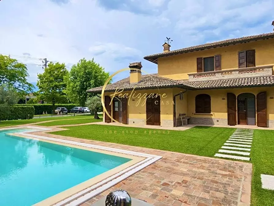 Immagine 12 di Villa in vendita  a Reggio Nell'emilia