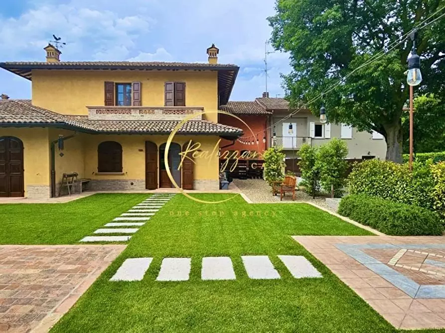 Immagine 19 di Villa in vendita  a Reggio Nell'emilia