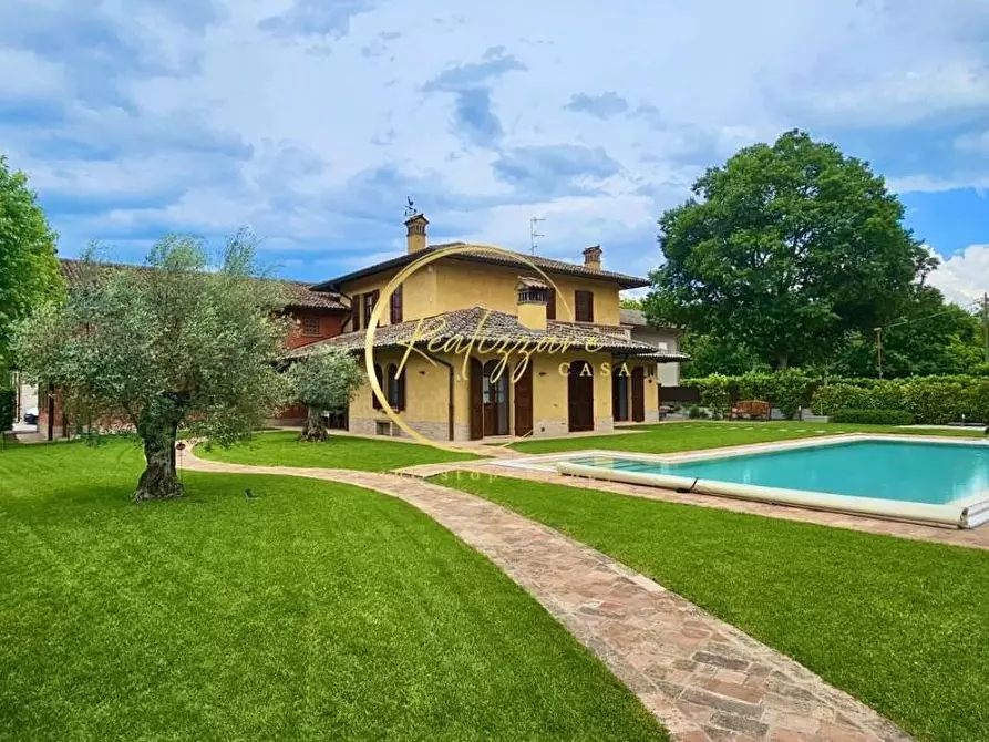 Immagine 11 di Villa in vendita  a Reggio Nell'emilia