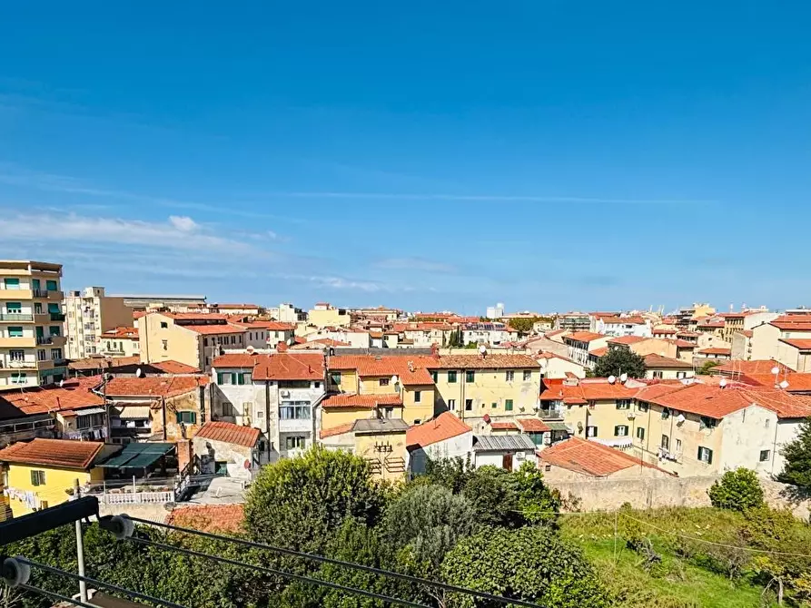 Immagine 25 di Appartamento in vendita  a Livorno
