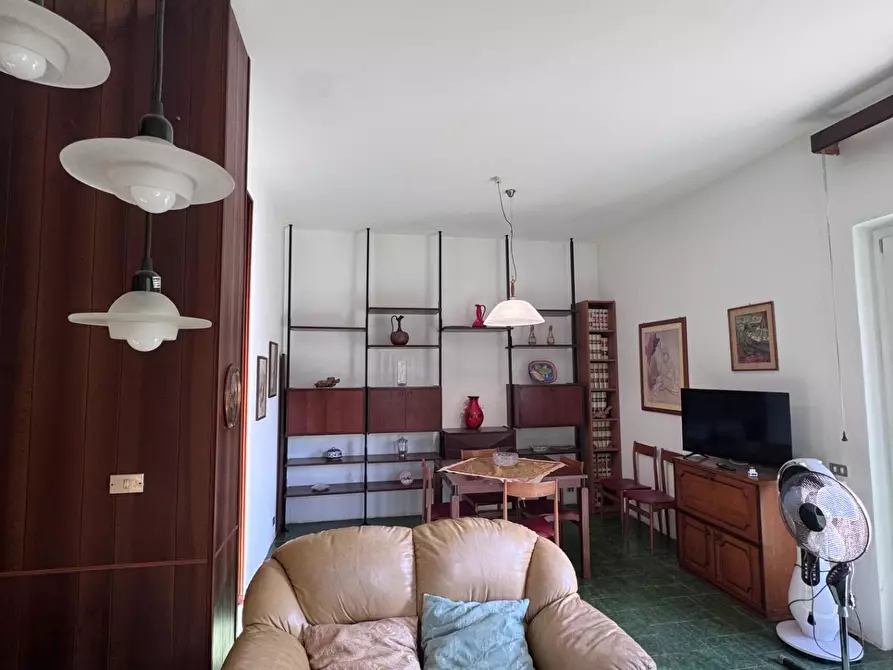 Immagine 4 di Villa in vendita  a Carrara