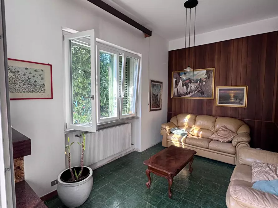 Immagine 5 di Villa in vendita  a Carrara