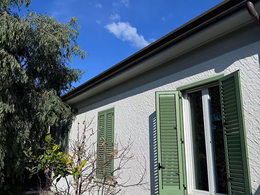 Immagine 2 di Villa in vendita  a Carrara