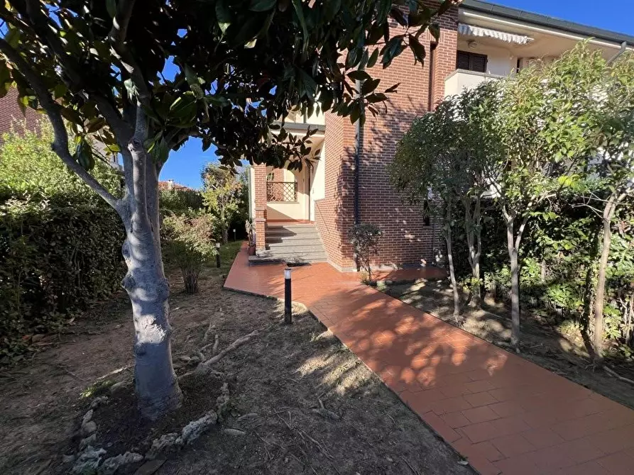 casa indipendente in vendita a Cecina