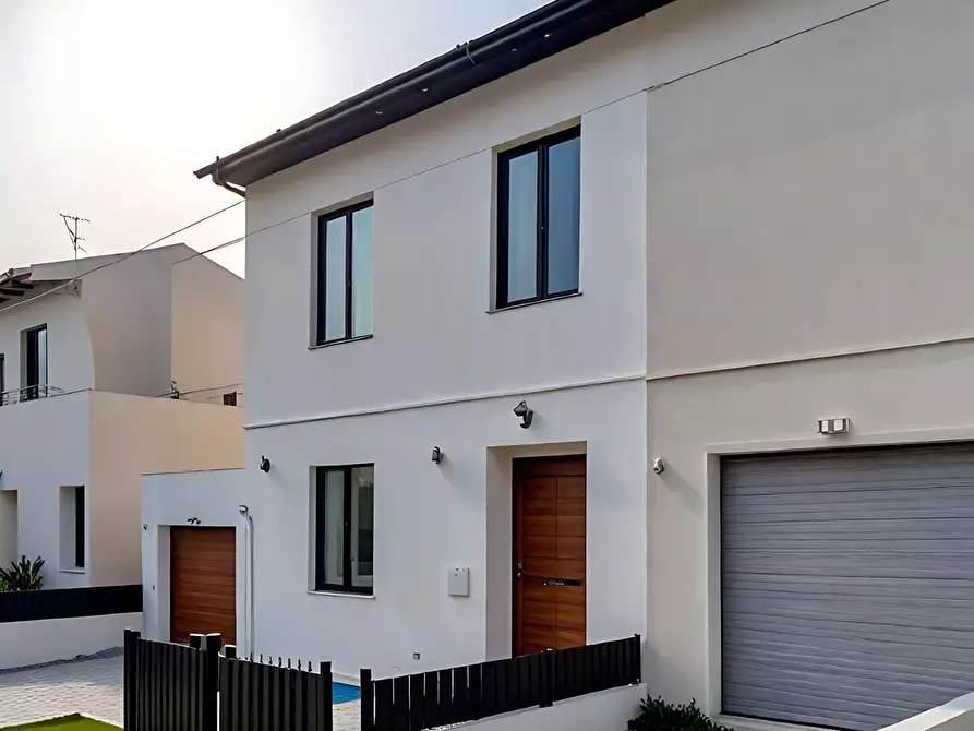 Immagine 16 di Villetta a schiera in vendita  a Empoli