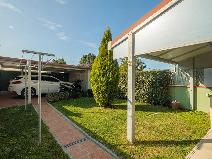 Immagine 11 di Villetta a schiera in vendita  a Cascina