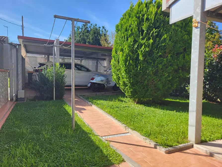 Immagine 2 di Villetta a schiera in vendita  a Cascina