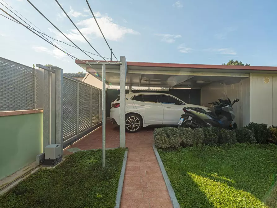 Immagine 12 di Villetta a schiera in vendita  a Cascina