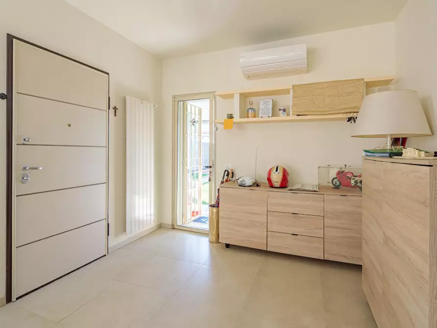 Immagine 9 di Villetta a schiera in vendita  a Cascina