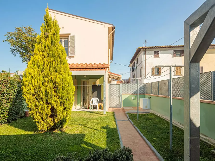 Immagine 15 di Villetta a schiera in vendita  a Cascina